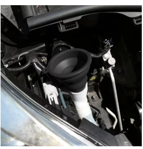 Engine Funnel Car Universal Silicone Liquid Funnel 2